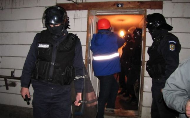 Peste 100 de cazuri de furt de curent în judeţul Mureş în anul 2014 Peste 100 de cazuri de furt de curent în judeţul Mureş în anul 2014