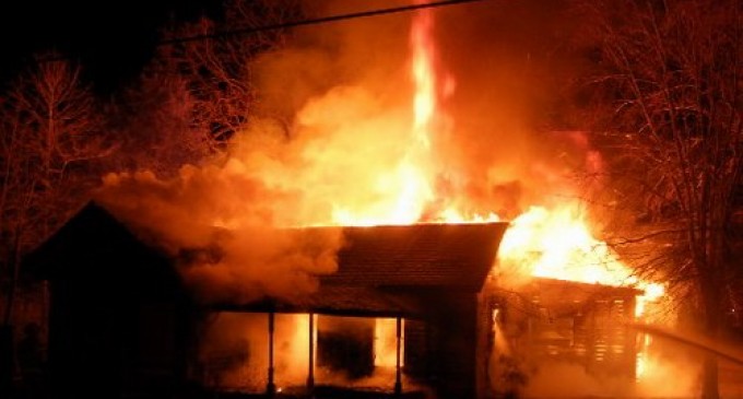Incendiu soldat cu deces, astăzi la Săcalu de Pădure, în judeţul Mureş Incendiu soldat cu deces, astăzi la Săcalu de Pădure, în judeţul Mureş