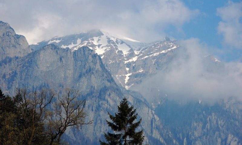 Un turist a rămas blocat în Munţii Bucegi, în zona cunoscută sub numele „Peştera lui Bogdan” Un turist a rămas blocat în Munţii Bucegi, în zona cunoscută sub numele „Peştera lui Bogdan”
