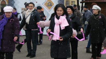 Ziua Internaţională de luptă împotriva Cancerului marcată printr-un flashmob la Tîrgu-Mureş