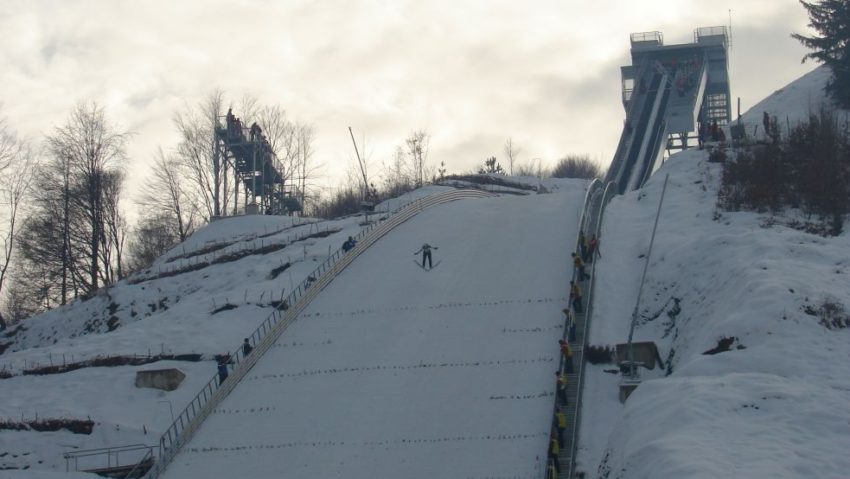 Râşnovul găzduieşte Campionatele Naţionale de sărituri cu schiurile Râşnovul găzduieşte Campionatele Naţionale de sărituri cu schiurile