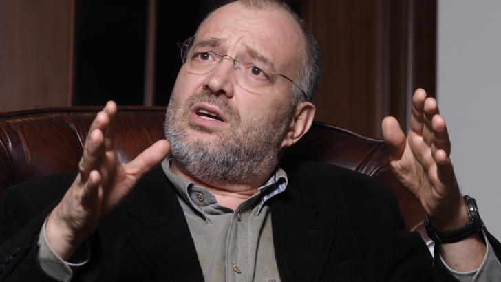 Preşedintele director general al TVR, Stelian Tănase le-a prezentat membrilor Comisiei de Cultură din Camera Deputaţilor scrisoarea trimisă ieri preşedintelui Klaus Iohanis Preşedintele director general al TVR, Stelian Tănase le-a prezentat membrilor Comisiei de Cultură din Camera Deputaţilor scrisoarea trimisă ieri preşedintelui Klaus Iohanis
