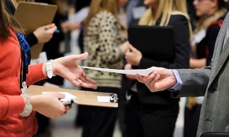 Universităţile de top din lume îşi prezintă bursele şi programele de masterat la cel mai mare târg de educaţie din România Universităţile de top din lume îşi prezintă bursele şi programele de masterat la cel mai mare târg de educaţie din România