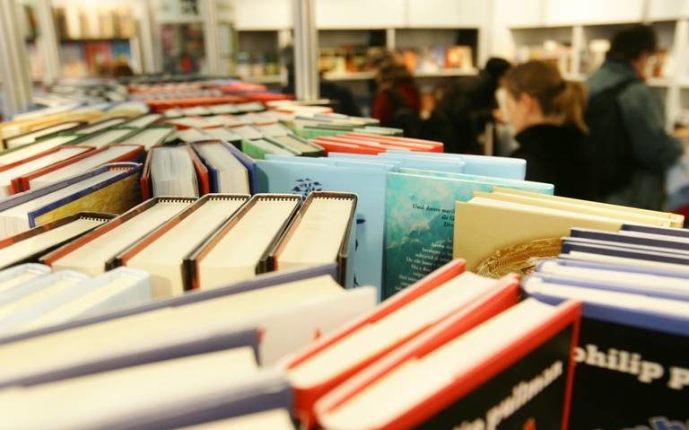 Târgul GAUDEAMUS Craiova 2015 – Cu o carte, se face primăvară… Târgul GAUDEAMUS Craiova 2015 – Cu o carte, se face primăvară…