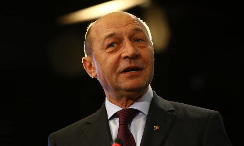 Fostul președinte Traian Băsescu este acuzat de un membru al comisiei de control al SRI că dezinformează opinia publică Fostul președinte Traian Băsescu este acuzat de un membru al comisiei de control al SRI că dezinformează opinia publică