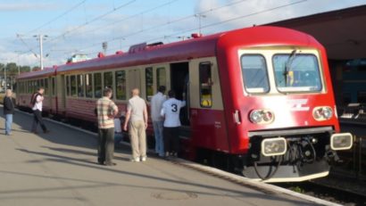 Percheziţii într-un dosar ce vizează suspiciuni de corupţie în transportul feroviar privat de călători