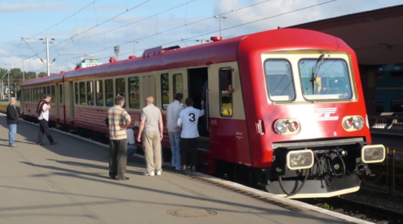 Percheziţii într-un dosar ce vizează suspiciuni de corupţie în transportul feroviar privat de călători Percheziţii într-un dosar ce vizează suspiciuni de corupţie în transportul feroviar privat de călători