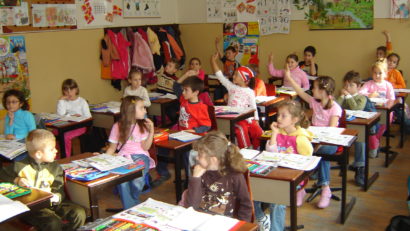 Rezultatele înscrierilor în învăţământul primar vor fi afişate azi şi mâine în toată ţara