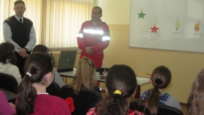 Simulare de evacuare în caz de cutremur și incendii