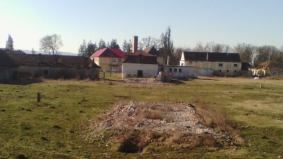 Clădiri monument istoric și parc dendrologic, devastate la Reghin în Apalina, sub ochii neputincioși ai autorităților