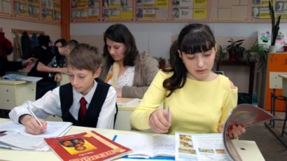 Sindicaliștii din învățământ cred că o alternativă bună pentru orele de religie sunt bisericile
