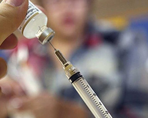 Scade numărul celor care îşi vaccinează copiii Scade numărul celor care îşi vaccinează copiii