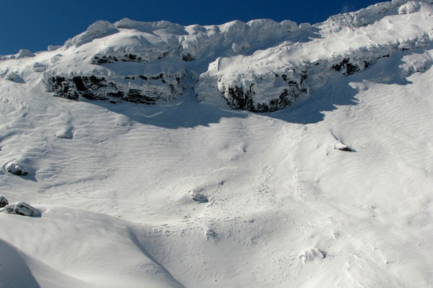 Pericol de avalanşă în masivele Făgăraş şi Bucegi Pericol de avalanşă în masivele Făgăraş şi Bucegi