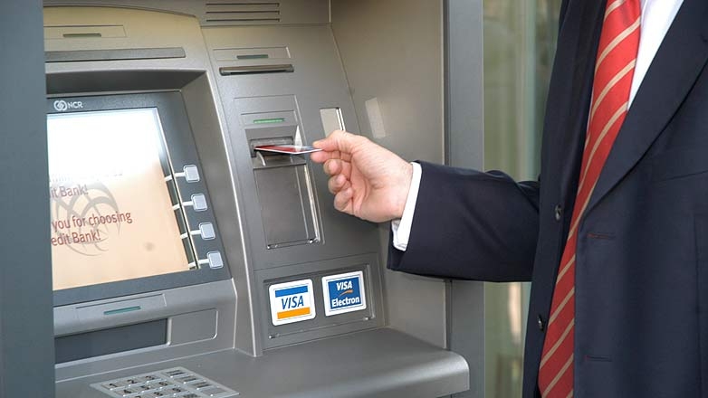 BCR va opri sistemul informatic care gestionează operaţiunile cu carduri BCR va opri sistemul informatic care gestionează operaţiunile cu carduri