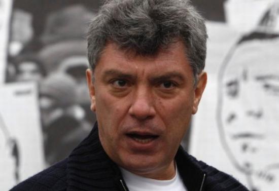Cinci suspecţi reţinuţi în cazul uciderii opozantului rus Boris Nemţov au fost prezentaţi azi unui tribunal din Moscova Cinci suspecţi reţinuţi în cazul uciderii opozantului rus Boris Nemţov au fost prezentaţi azi unui tribunal din Moscova