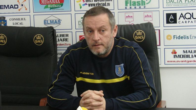 Antrenorul Coronei Braşov, Bogdan Burcea este şi ,,secundul” echipei naţionale feminine