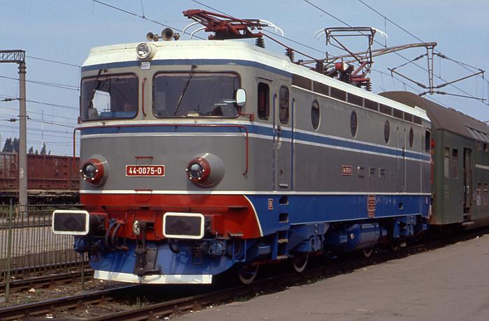 Trenurile au întârziat, în medie, peste 200 de ore pe zi