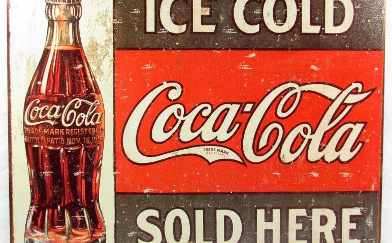 Sticla de Coca-Cola a împlinit 100 de ani