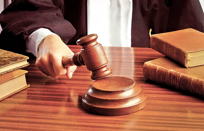 Braşovean trimis în judecată pentru ameninţarea cu moartea a unui judecător Braşovean trimis în judecată pentru ameninţarea cu moartea a unui judecător