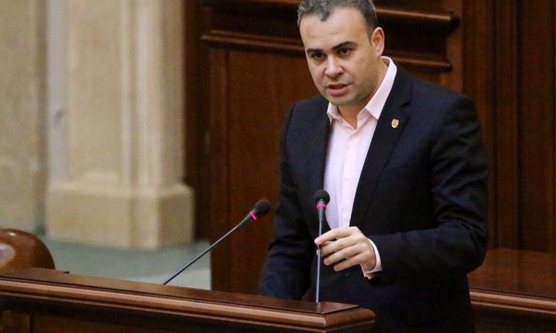 Ministrul Finanţelor Publice, Darius Vâlcov, a demisionat Ministrul Finanţelor Publice, Darius Vâlcov, a demisionat