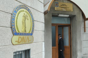 Primarul oraşului Slatina, Ninel Florin Prina a fost reţinut astăzi
