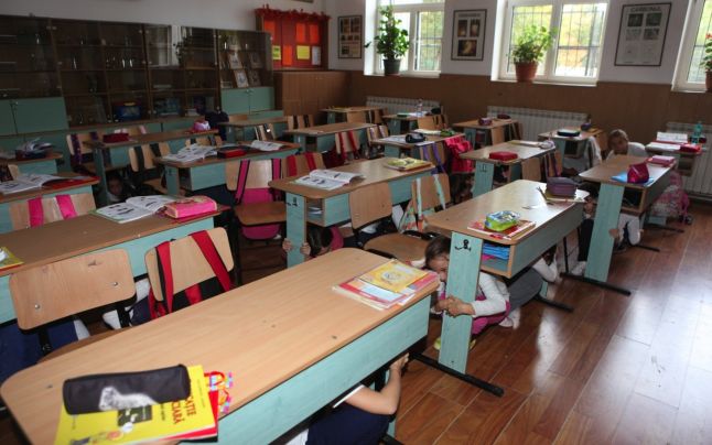 Elevii, instruiți cum să se comporte în cazul unui cutremur Elevii, instruiți cum să se comporte în cazul unui cutremur