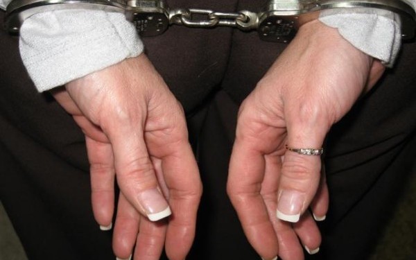 Avocată din Baroul Sibiu, reţinută de DNA Avocată din Baroul Sibiu, reţinută de DNA