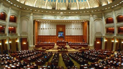 Senatorii PSD Dan Şova şi Darius Vâlcov află astăzi dacă le va fi ridicată imunitatea parlamentară