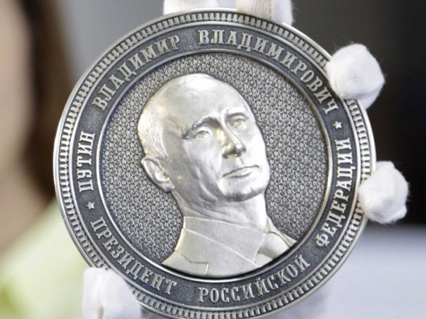 Vladimir Putin îndeamnă la introducerea unei monede unice în Uniunea Economică Eurasiatică Vladimir Putin îndeamnă la introducerea unei monede unice în Uniunea Economică Eurasiatică