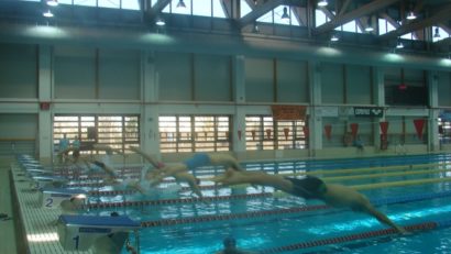 Aproape 500 de sportivi au înotat la ,,Cupa Braşov”!