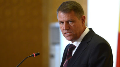 Klaus Iohannis îi cere premierului Victor Ponta revocarea ministrului finanţelor Darius Vâlcov