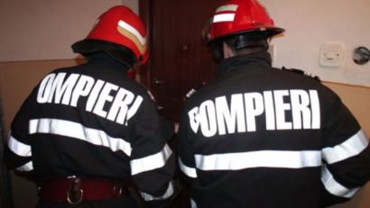 Intervenție a pompierilor pentru a pătrunde într-un apartament