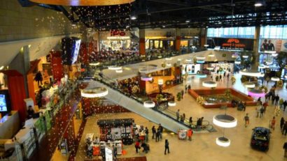 Barometrul Cultural 2014: Circa 14% dintre români merg lunar în mall. Câți mergem la bibliotecă?