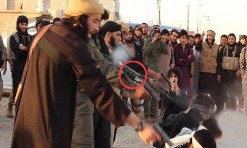 Islamiștii pun camere HD pe arme în timpul execuțiilor pentru ca filmările să arate că în jocurile video Islamiștii pun camere HD pe arme în timpul execuțiilor pentru ca filmările să arate că în jocurile video
