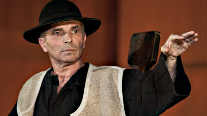 Grigore Leșe pe scena Teatrului „Sică Alexandrescu” din Brașov Grigore Leșe pe scena Teatrului „Sică Alexandrescu” din Brașov