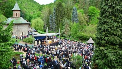 Peste 30.000 de credincioşi la Mănăstirea Prislop