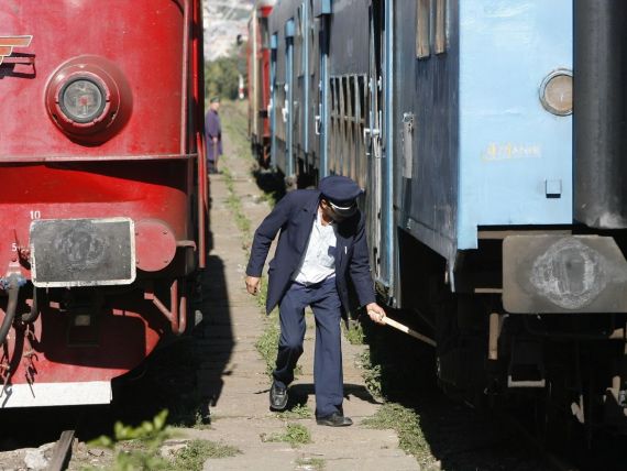 Sindicaliştii din transporturi feroviare pichetează, azi şi mâine, sediul MFP Sindicaliştii din transporturi feroviare pichetează, azi şi mâine, sediul MFP