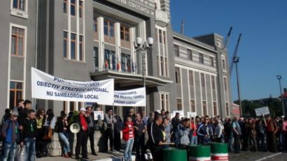 Activitate blocată de proteste