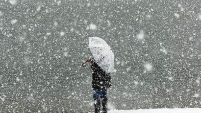 Cod galben de precipitaţii, intensificări ale vântului şi ninsori