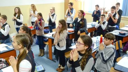 Dispută pe importanța orei de religie în educația copiilor și tinerilor