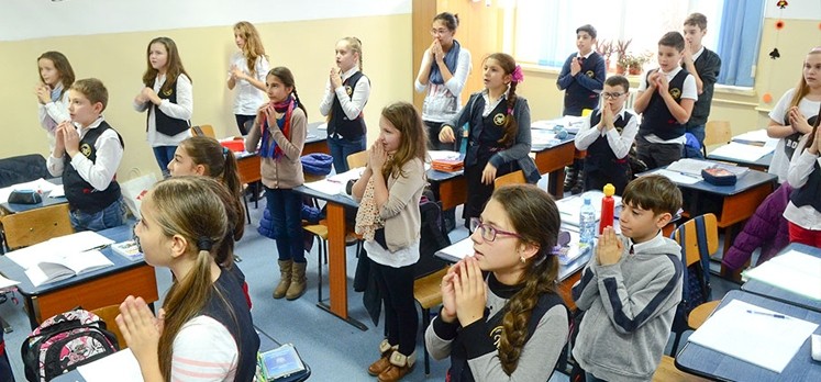 Dispută pe importanța orei de religie în educația copiilor și tinerilor Dispută pe importanța orei de religie în educația copiilor și tinerilor