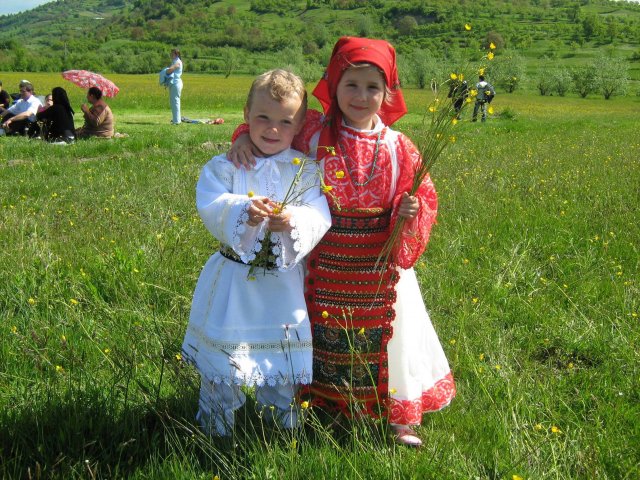 Pe cărarea dorului cu Andrei Romanică Pe cărarea dorului cu Andrei Romanică