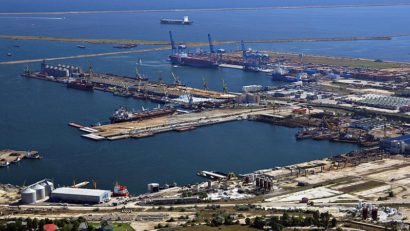 Activitatea în portul Constanţa este în continuare parţial blocată