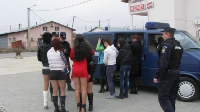 Amenzile pentru două prostituate, transformate în 600 de ore de muncă în folosul comunității