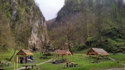 Începe reabilitarea locurilor de picnic din Braşov