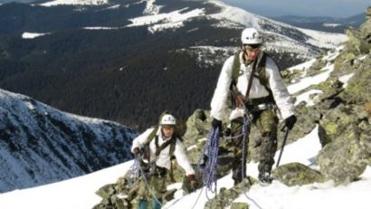 Drapelul de luptă al Batalionului 22 Vânători de Munte Sfântu Gheorghe a fost decorat cu Emblema de Onoare a Armatei Române