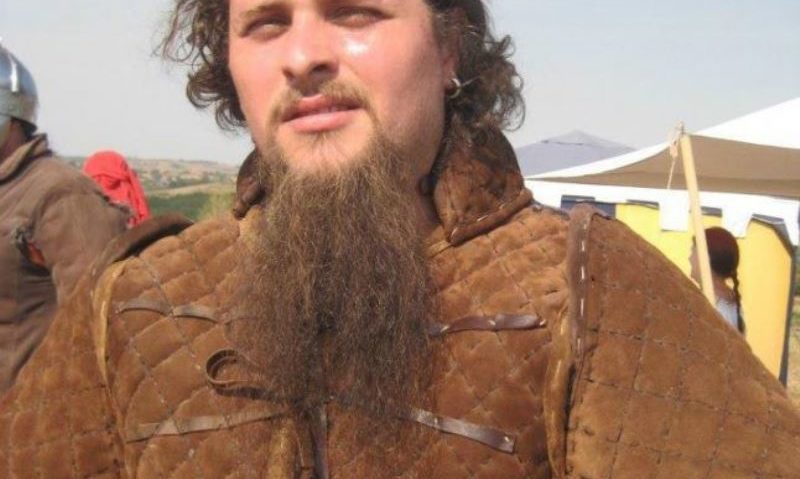 Înjunghiat cu zeci de lovituri de cuțit Înjunghiat cu zeci de lovituri de cuțit