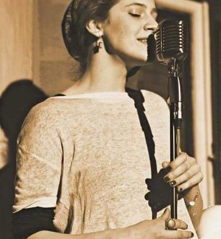 „Ce ochi frumoşi ai Sânziana…ce păcat că nu se văd la radio!”