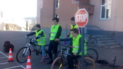 Peste 20 de elevi din Tîrgu-Mureş s-au întrecut într-un concurs de biciclete