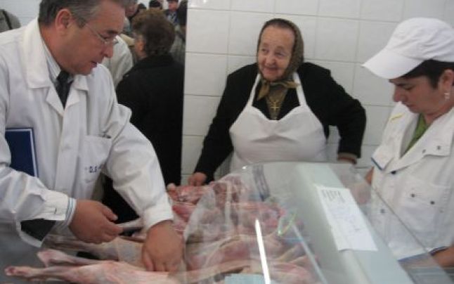 Controale DSVSA și OPC în piețele brașovene Controale DSVSA și OPC în piețele brașovene